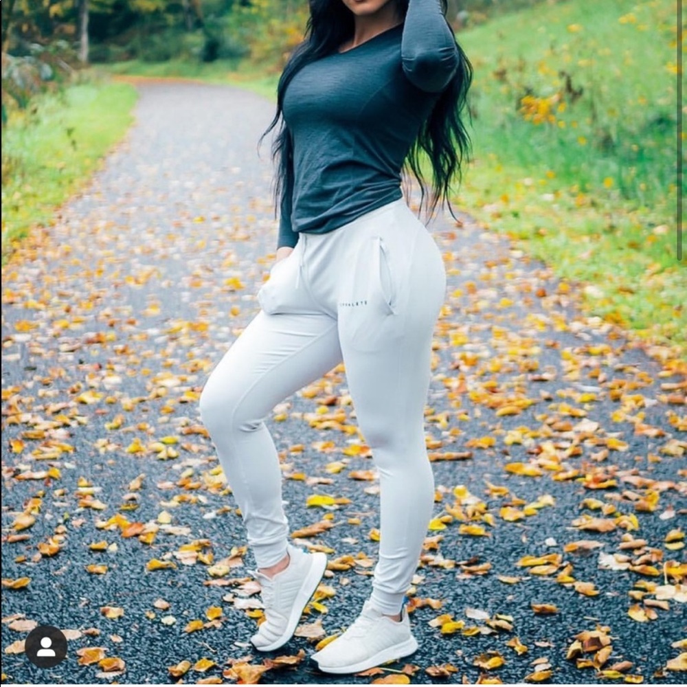 Alphalete women’s premium joggers